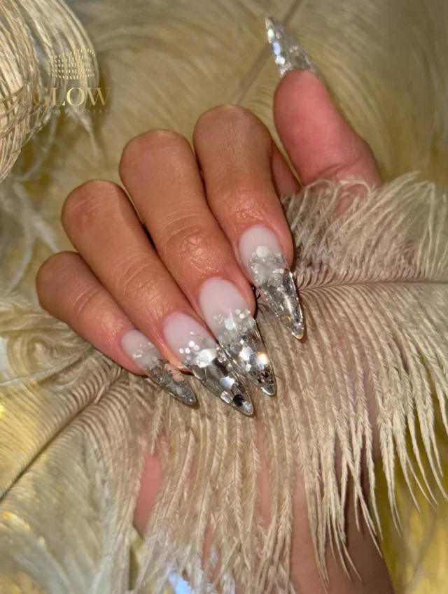 🌟 Too much sparkle? Never

📍Villaggio Hotel, Al Nahyan Abu Dhabi
☎️📱056 619 6050

#nails #seashellart #nailart #russiannails #russiansalonabudhabi #abudhabinails #glowbeautycenter #glowbydinara